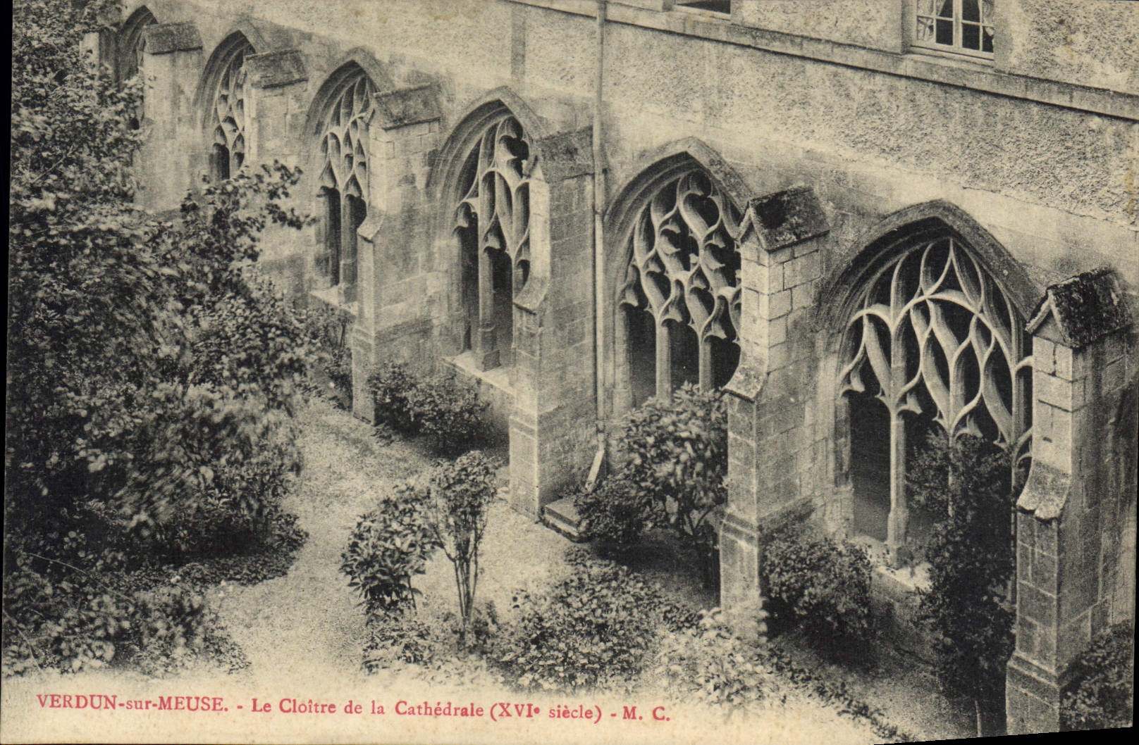 CPA Verdun sur Meuse le Cloitre de la Cathedrale XVI siecle 