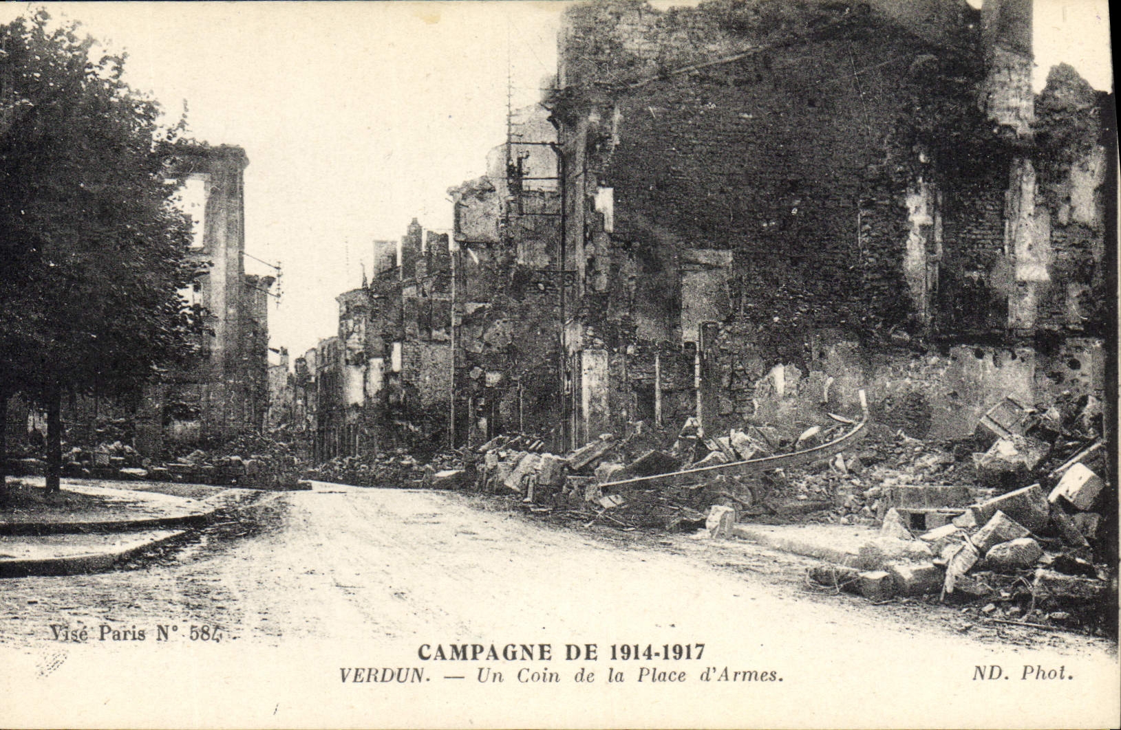 Verdun — Ein Stück der Place d'Armes — Kampagne 1914-1917 — Visé Paris N° 587