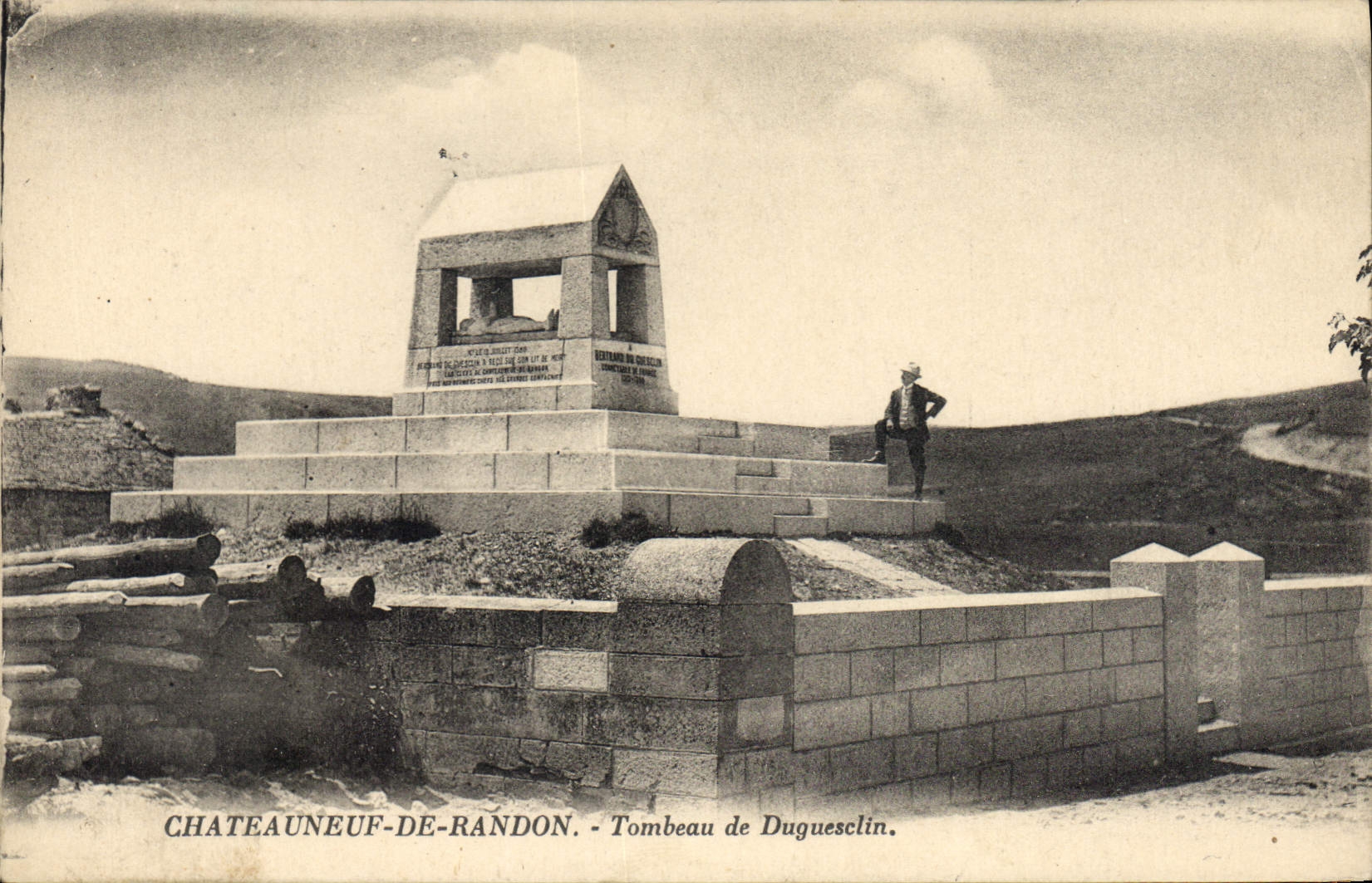 Châteauneuf-de-Randon - Tomb of Duguesclin