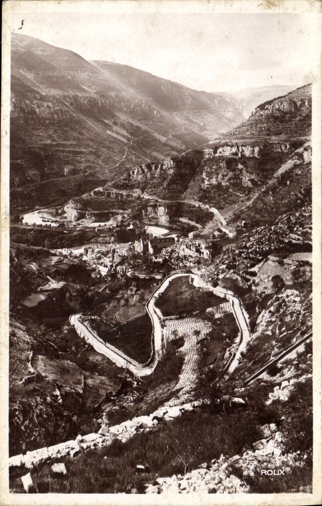 Descente du Causse de Sauveterre sur St-Enimie — Mende — Éditeur S. ROUX