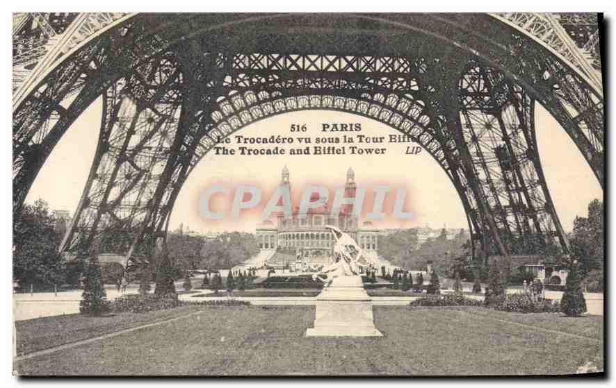 CPA Paris le Trocadero vu sous la Tour Eiffel 