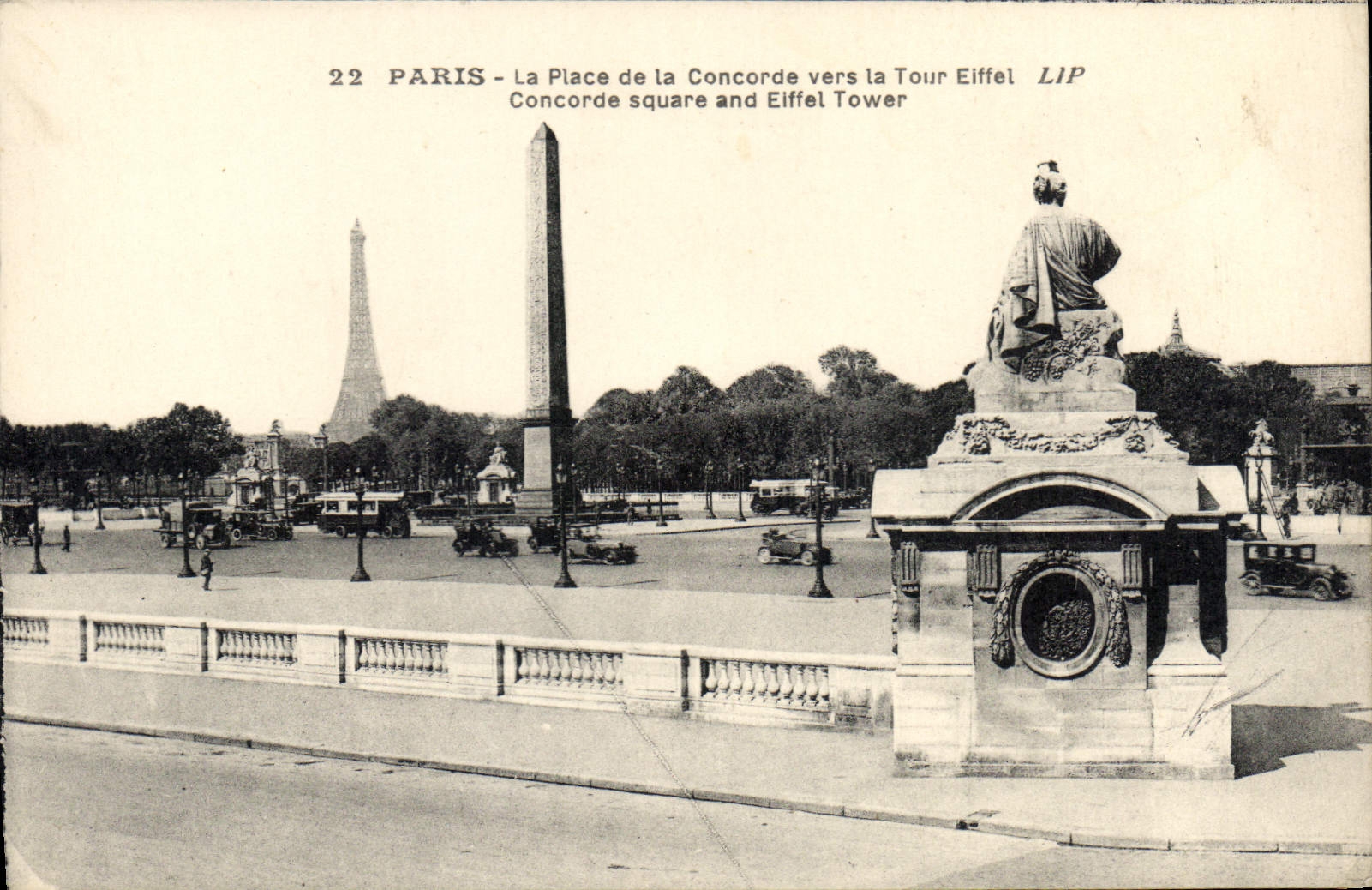 CPA Paris la place de la Concorde vers la Tour Eiffel 