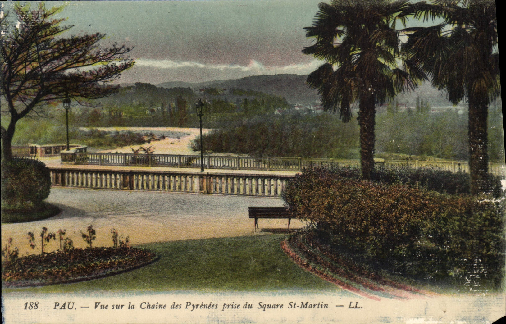 CPA Pau vue sur la Chaine des Pyrenees prise du Square St Martin 