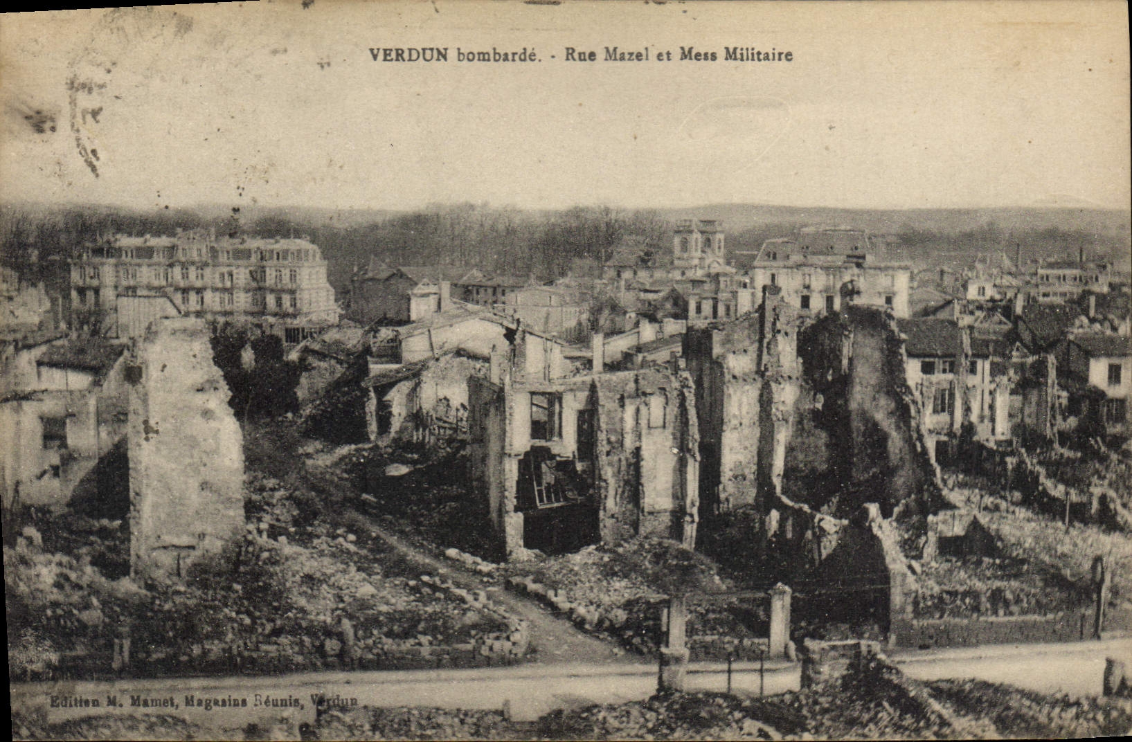 CPA Verdun Bombarde rue Mazel et Mexe Militaire 