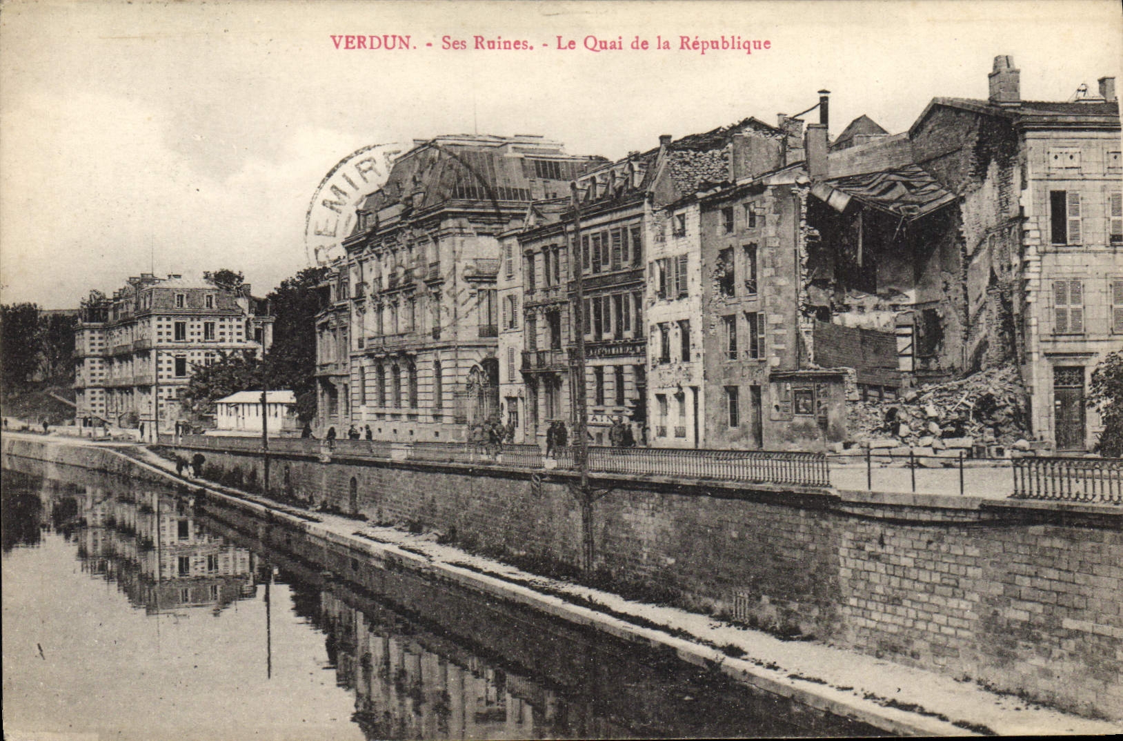 CPA Verdun ses Ruines le Quai de la Republique 