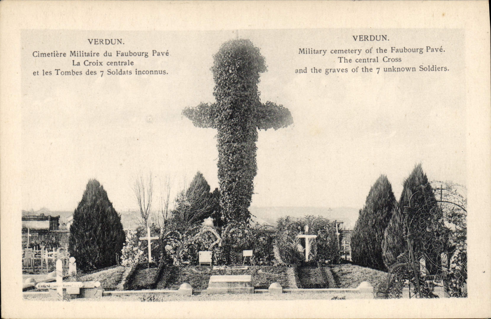 Verdun — Cimetière Militaire du Faubourg Pavé et la Croix centrale — Éditions Verdun