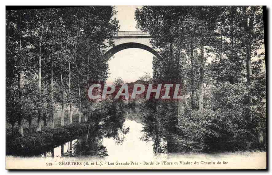 CPA Chartres E et L les Grands Pres Bords de l'Eure et Viaduc du chemin de Fer 