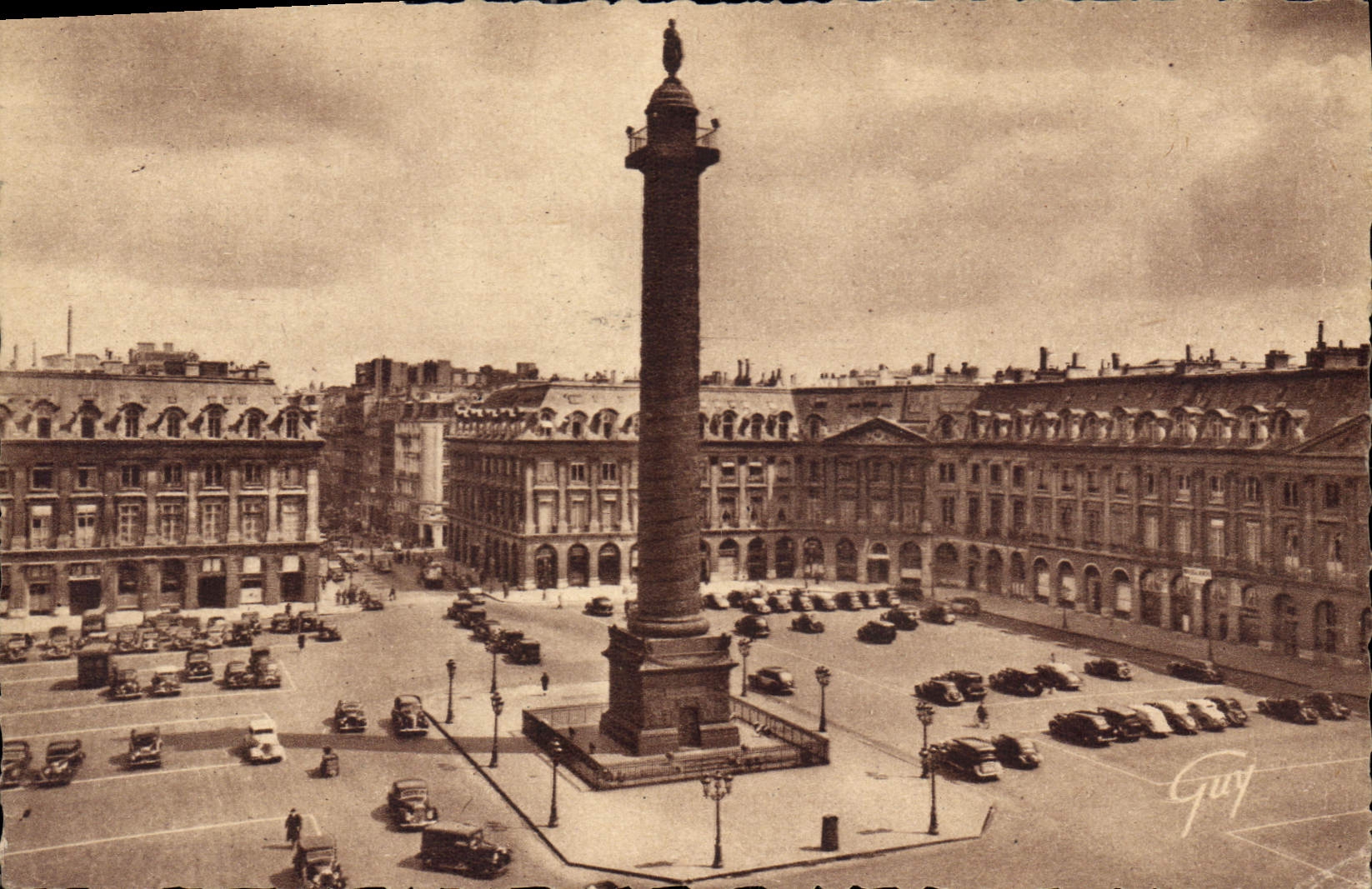CPA Paris Place Vendome 1685 1720 et colonne de la Grande Armee 1810 