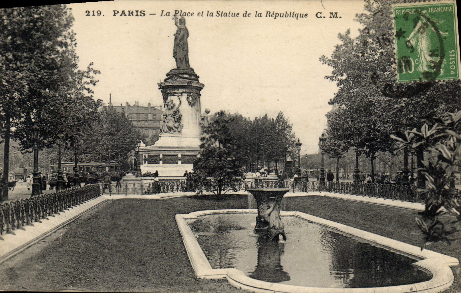 CPA Paris la place et la Statue de la republique 