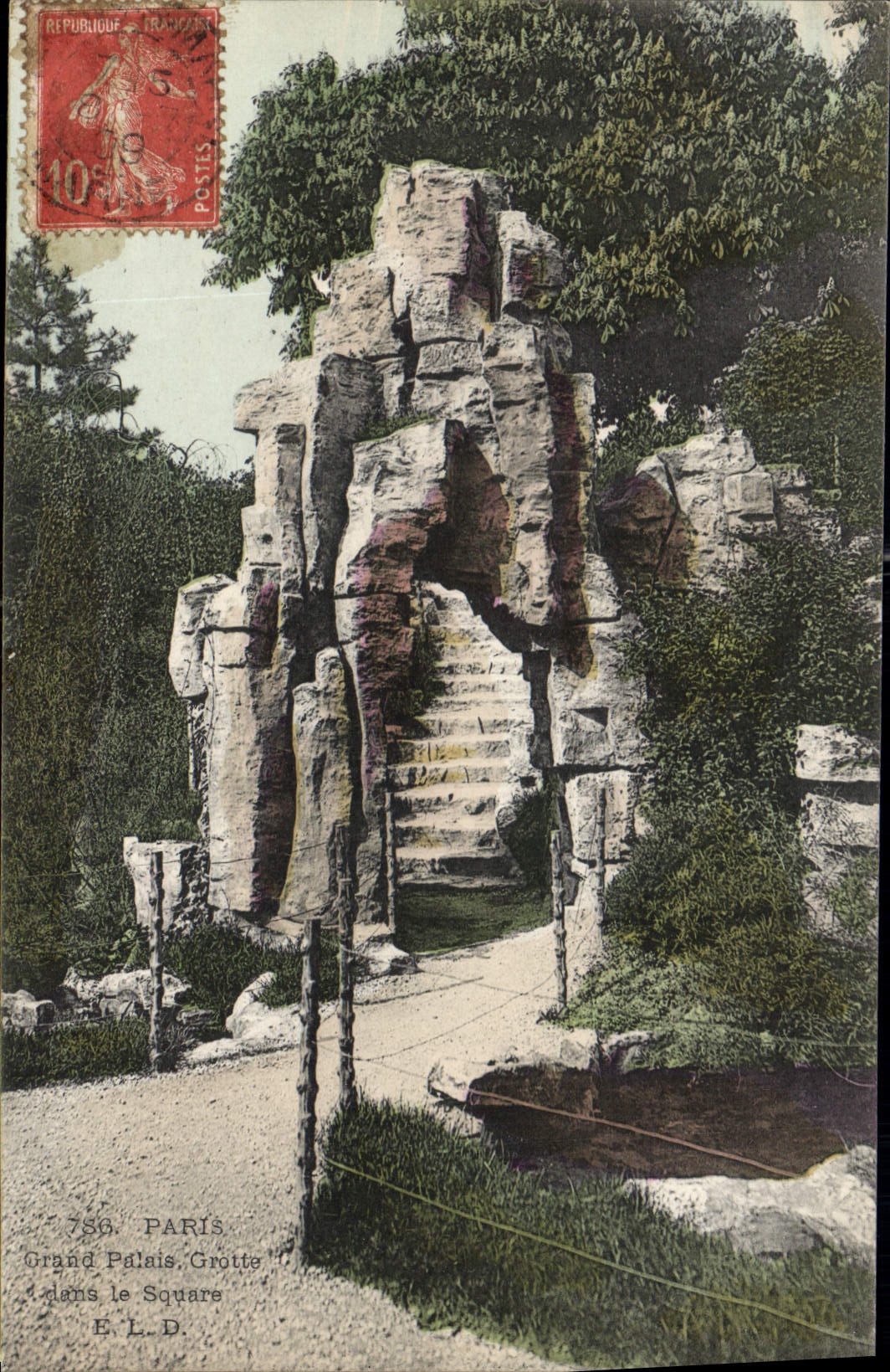 CPA Paris Grand Palais Grotte dans le Square 