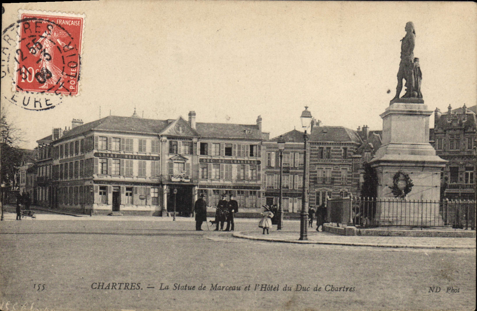 CPA Chartres la Statue de Marceau et l'hotel du Duc de Chartres 