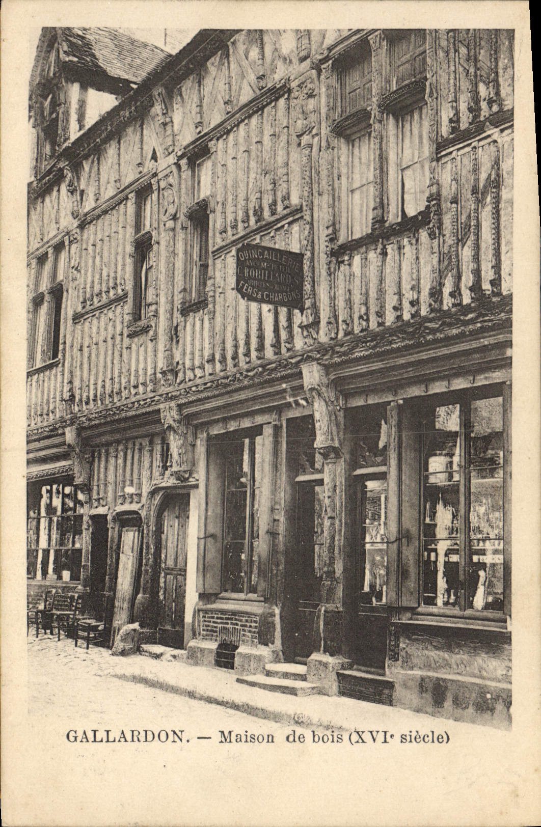 Gallardon — Maison de bois (XVIe siècle) — éditeur non visible