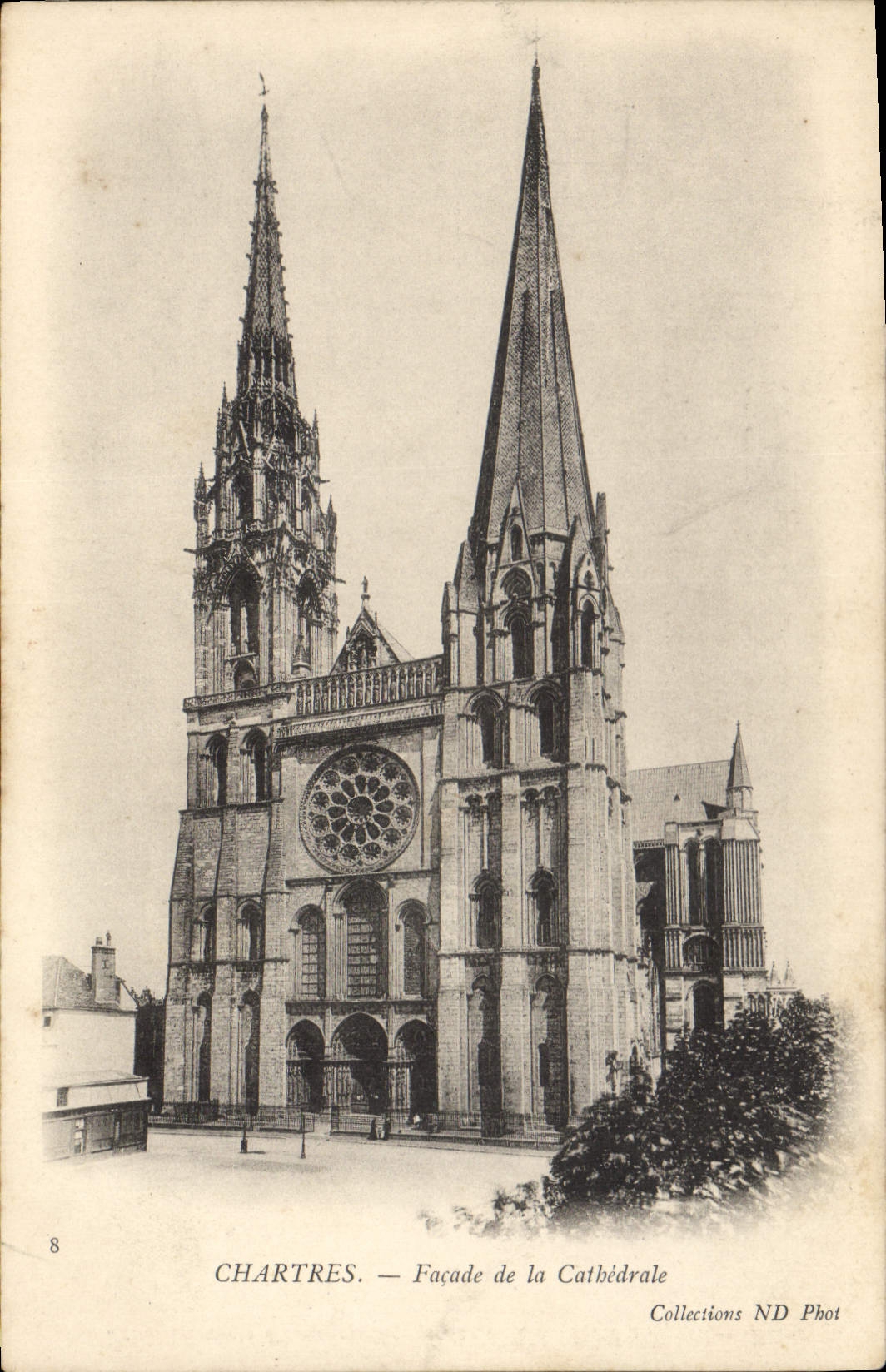 Chartres — Façade de la Cathédrale — Collections ND Phot