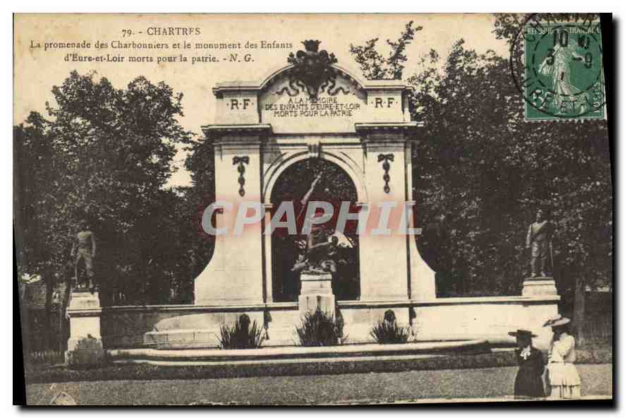 CPA Chartres la Promenade des Charbonniers et le Monument des Enfants d'Eure et Loire Morts pour la 