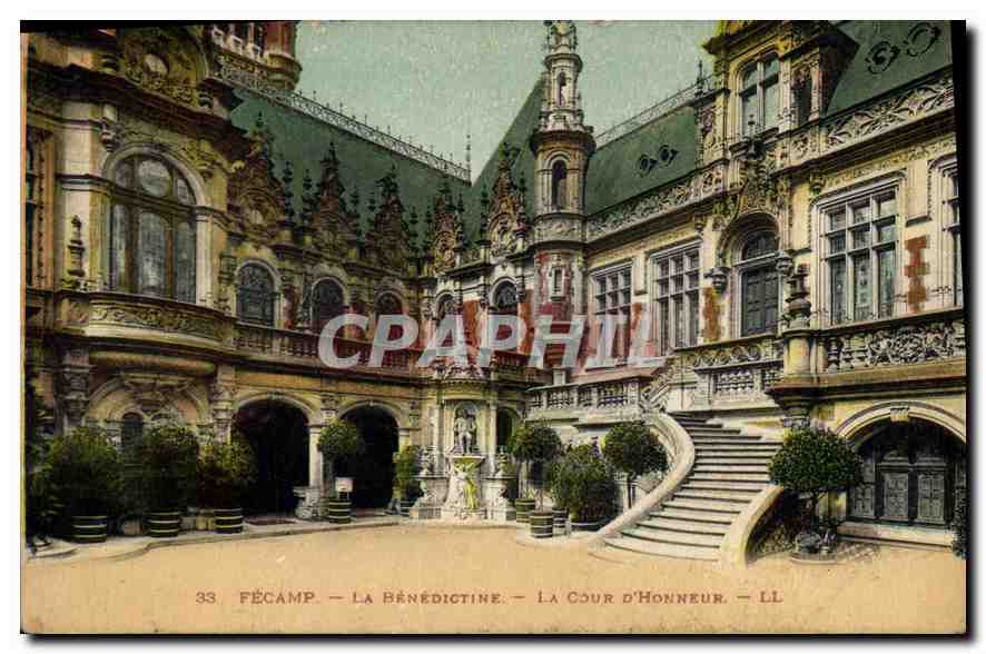 CPA Fecamp La Benedictine la cour d'Honneur 