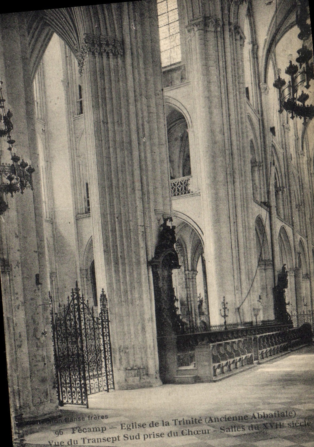 CPA Fecamp Eglise de la Trinite Ancienne Abbatiale vue du Transept Sud prise du Choeur 
