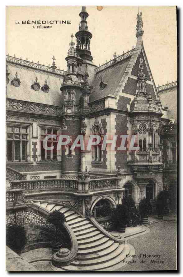 CPA La Benedictine a Fecamp Cour d'Honneur facade du Musee 