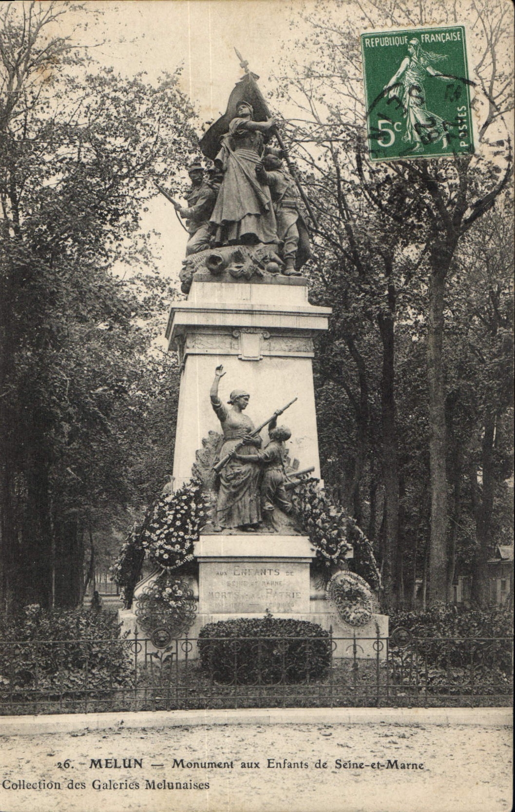 CPA Melun Monument aux Enfants de Seine et Marne 