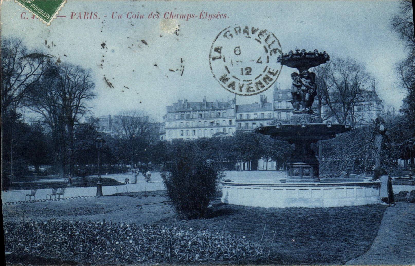 CPA Paris Un coin des Champs Elysees 