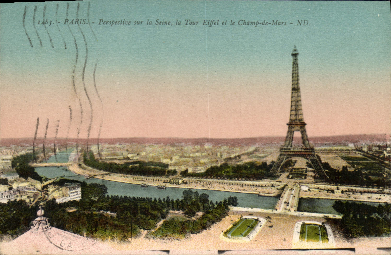 CPA Paris Perspective sur la Seine la Tour de Eiffel et le Champ de Mars 