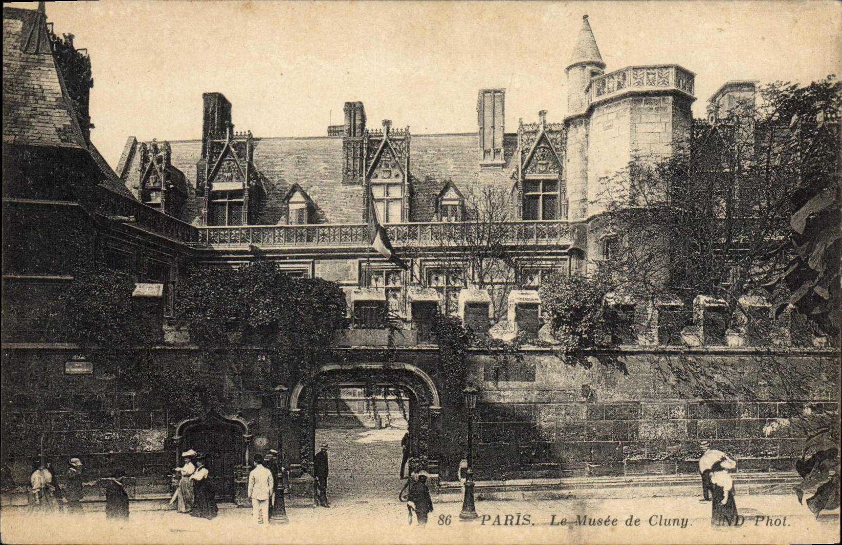 CPA Paris le Musee de Cluny 