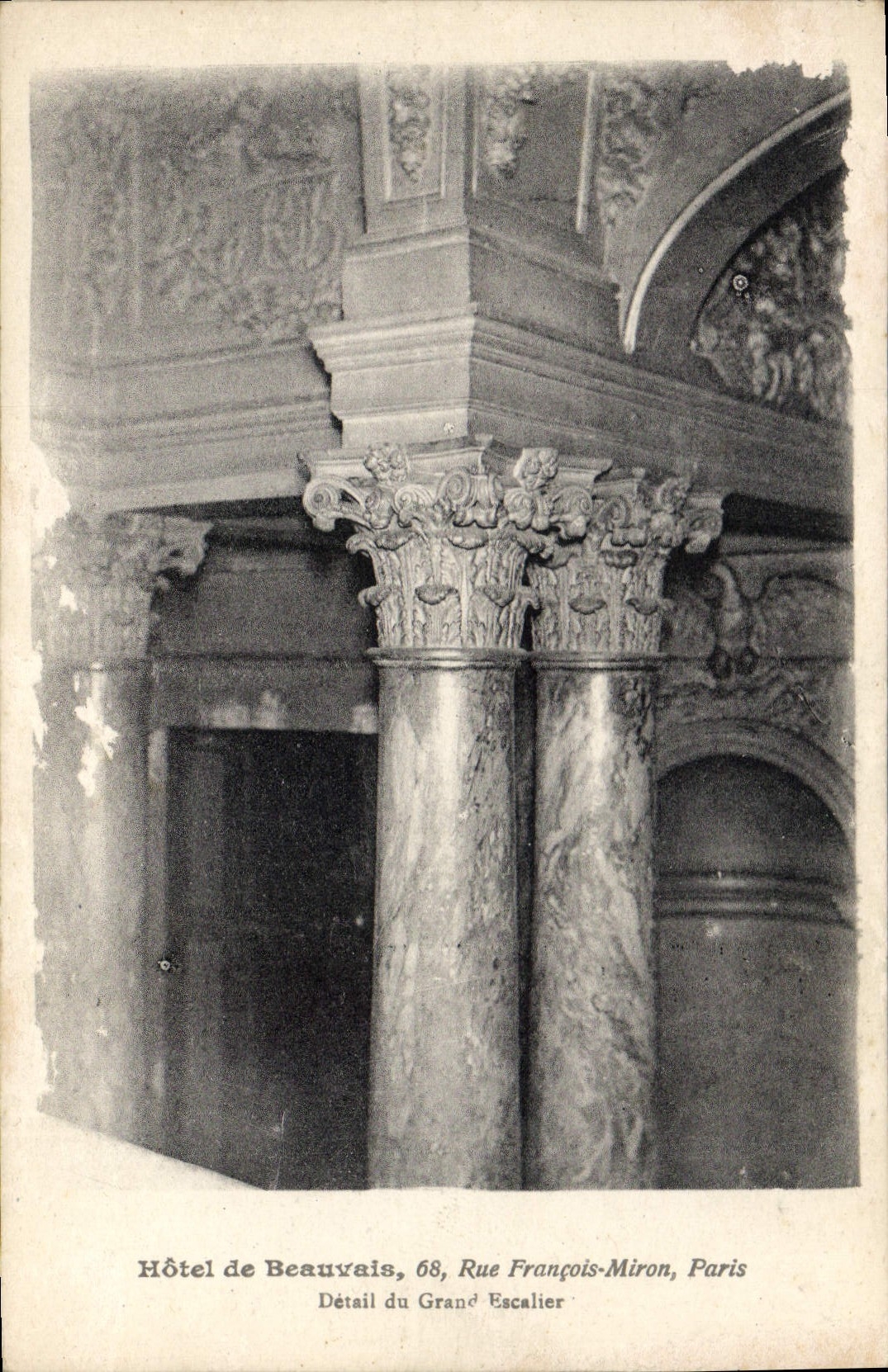 CPA Hotel de Beauvais 68 Rue Francois Miron Paris detail du Grand Escalier 