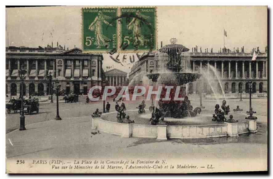 CPA Paris VIIIe la place de la Concorde et la Fontaine de N vue sur le Ministere de la Marine l'Auto