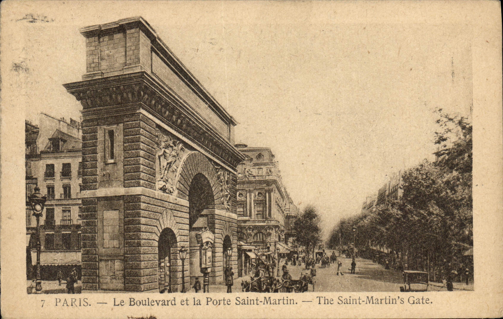 CPA Paris Le Boulevard et la Porte Saint Martin 
