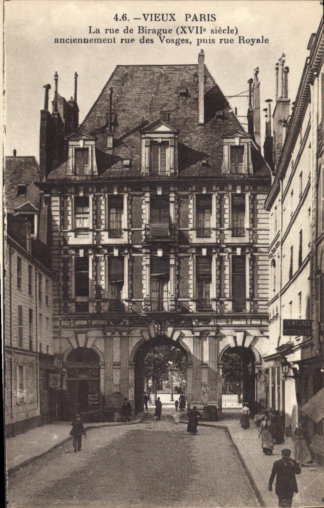 CPA Vieux Paris La rue de Birague anciennement rue des Vosges puis rue Royale 