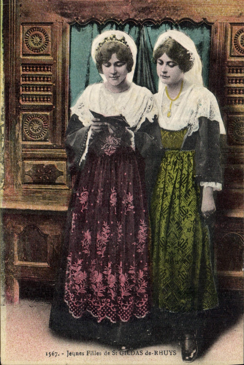 CPA Jeunes Filles de St Gildas de Rhuys 