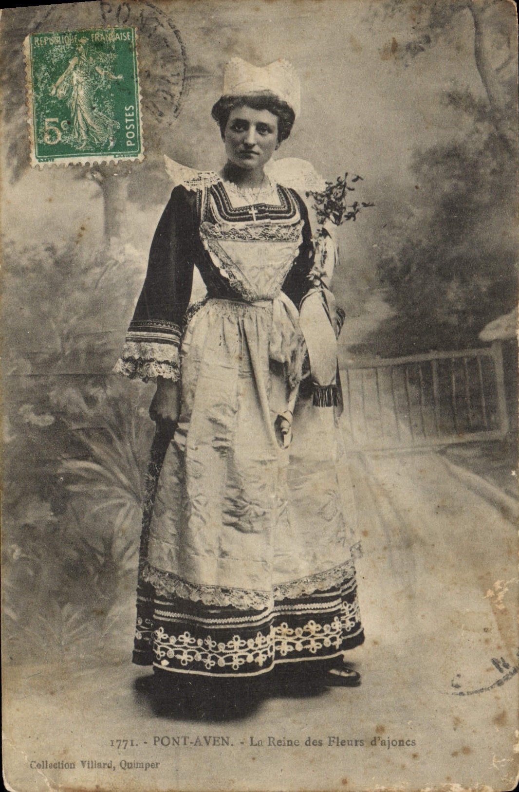 CPA Pont Aven Le Reine des Fleurs d'ajones 