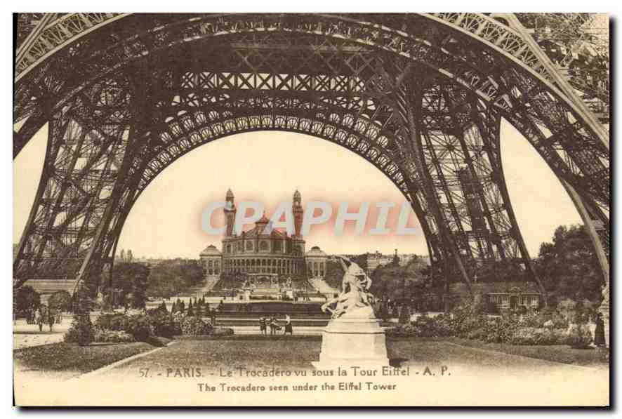 CPA Paris Le Trocadero vu sous la Tour Eiffel 