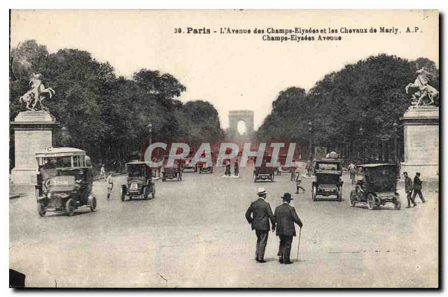 CPA Paris l'Avenue des Champs Elysees et les Chevaux de Marly 