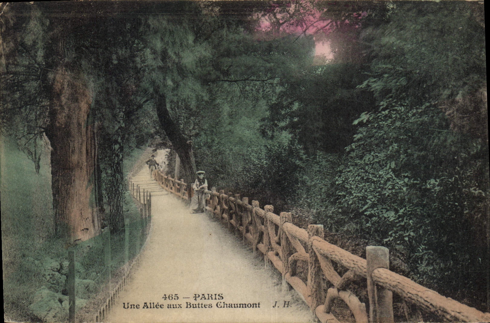CPA Paris Une Allee aux Buttes Chaumont 
