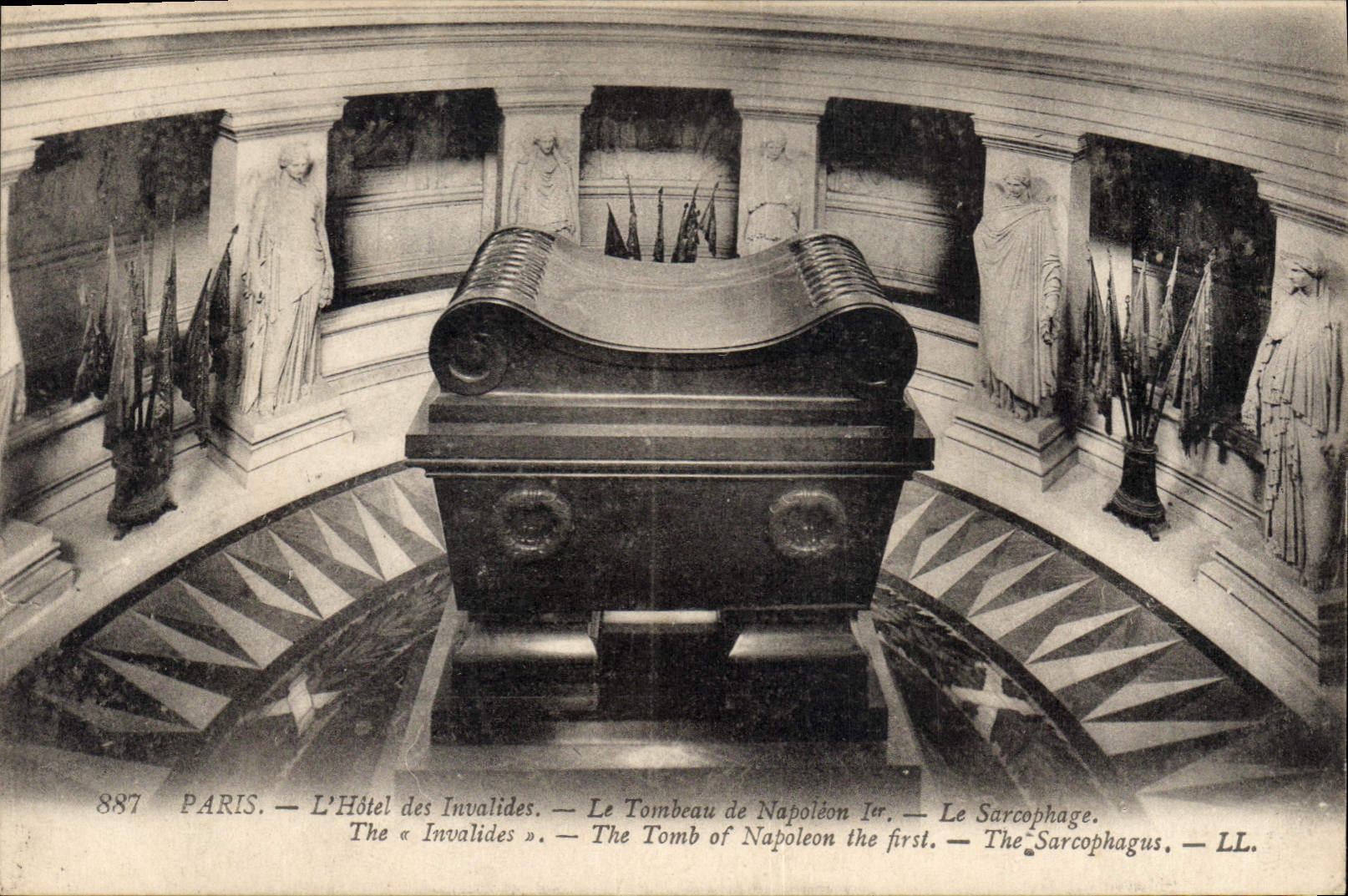 CPA Paris L'Hotel des Invalides Le Tombeau de Napoleon Ier Le Sarcophage 