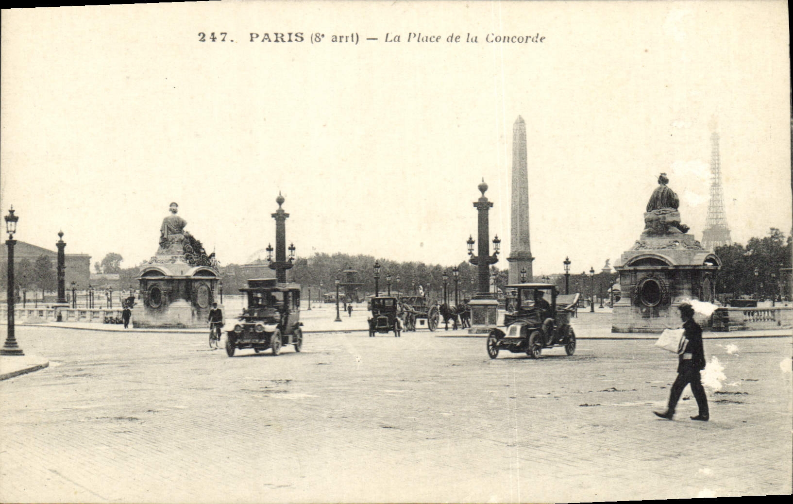 CPA Paris 8 arrt La Place de la Concorde Tour Eiffel