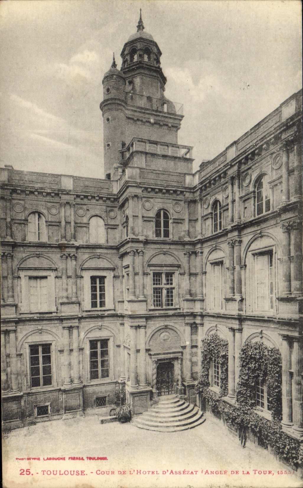 CPA Toulouse Cour de l'Hotel 