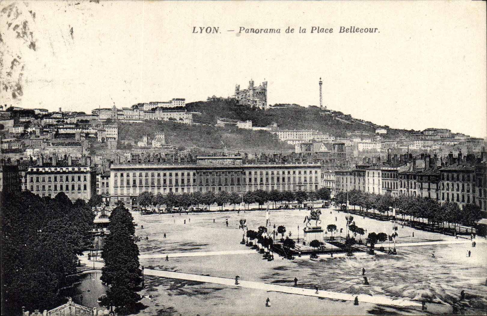 CPA Lyon Panorama de la Place Bellecour 