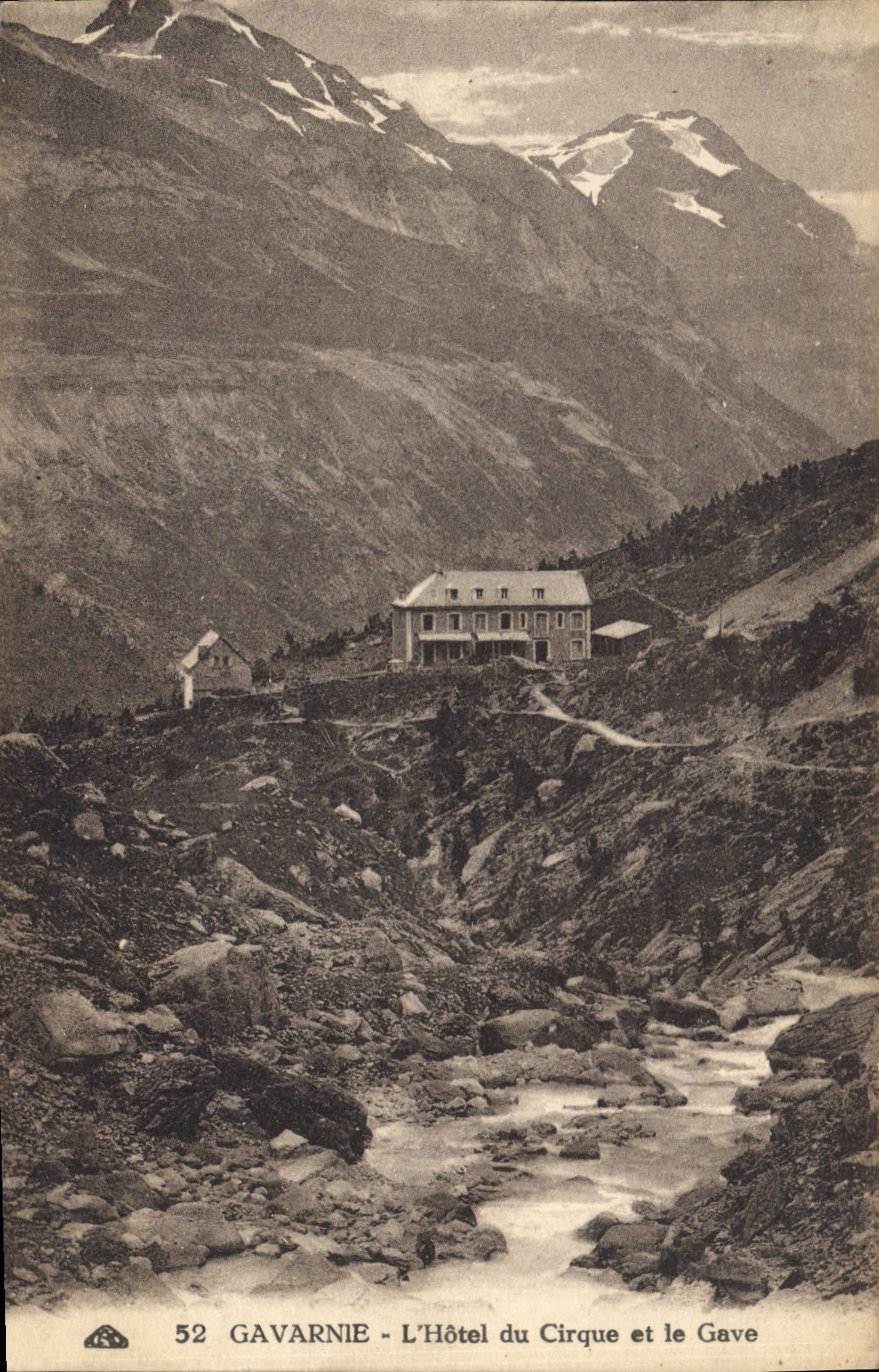 CPA Gavarnie L'Hotel du Cirque et le Gave 