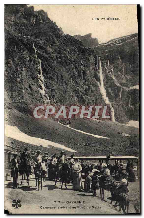 CPA Les Pyrenees Gavarnie Caravane arrivant au Pont de Neige 