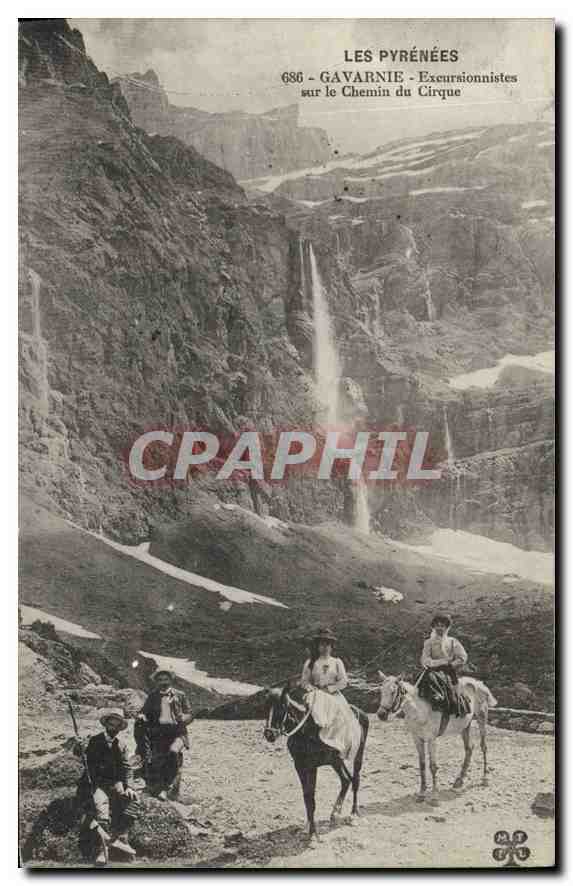 CPA Les Pyrenees Gavarnie Excursionnistes sur le Chemin du Cirque 