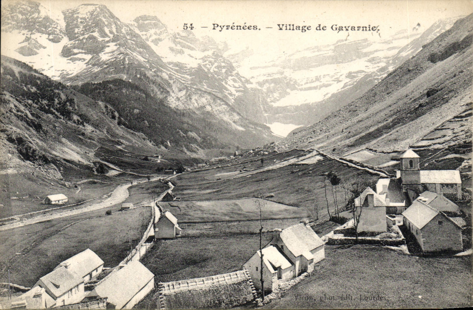CPA Pyrenees Village de Gavarnie 