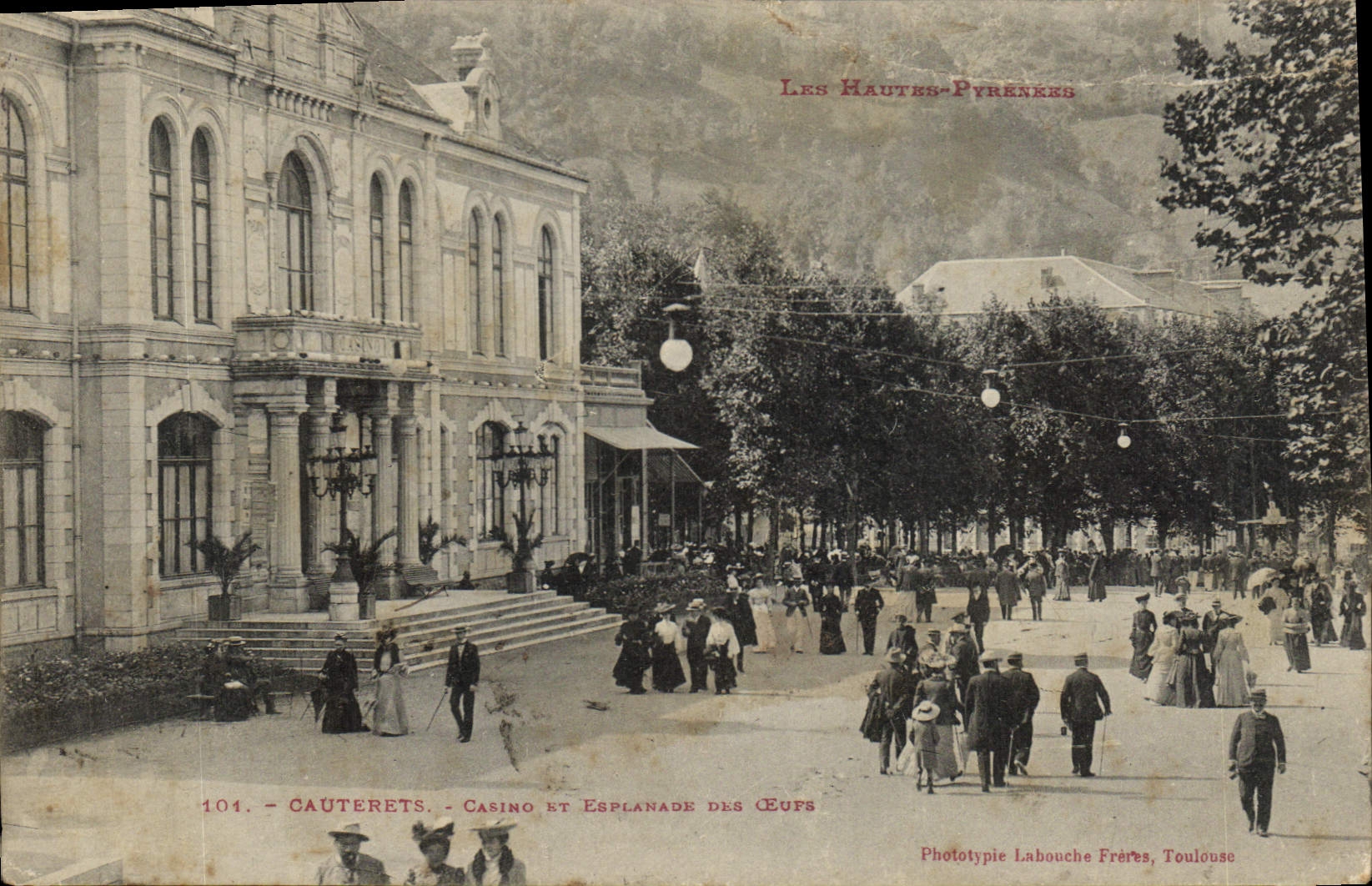 CPA Les Hautes Pyrenees Cauterets Casino et Esplanade des Ceufs 