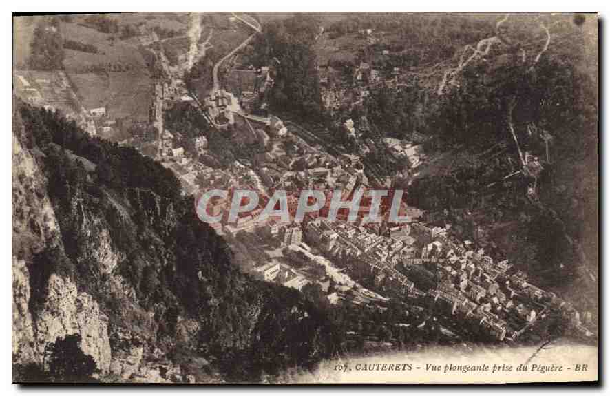 CPA Cauterets Vue plongeante prise du Piguere 