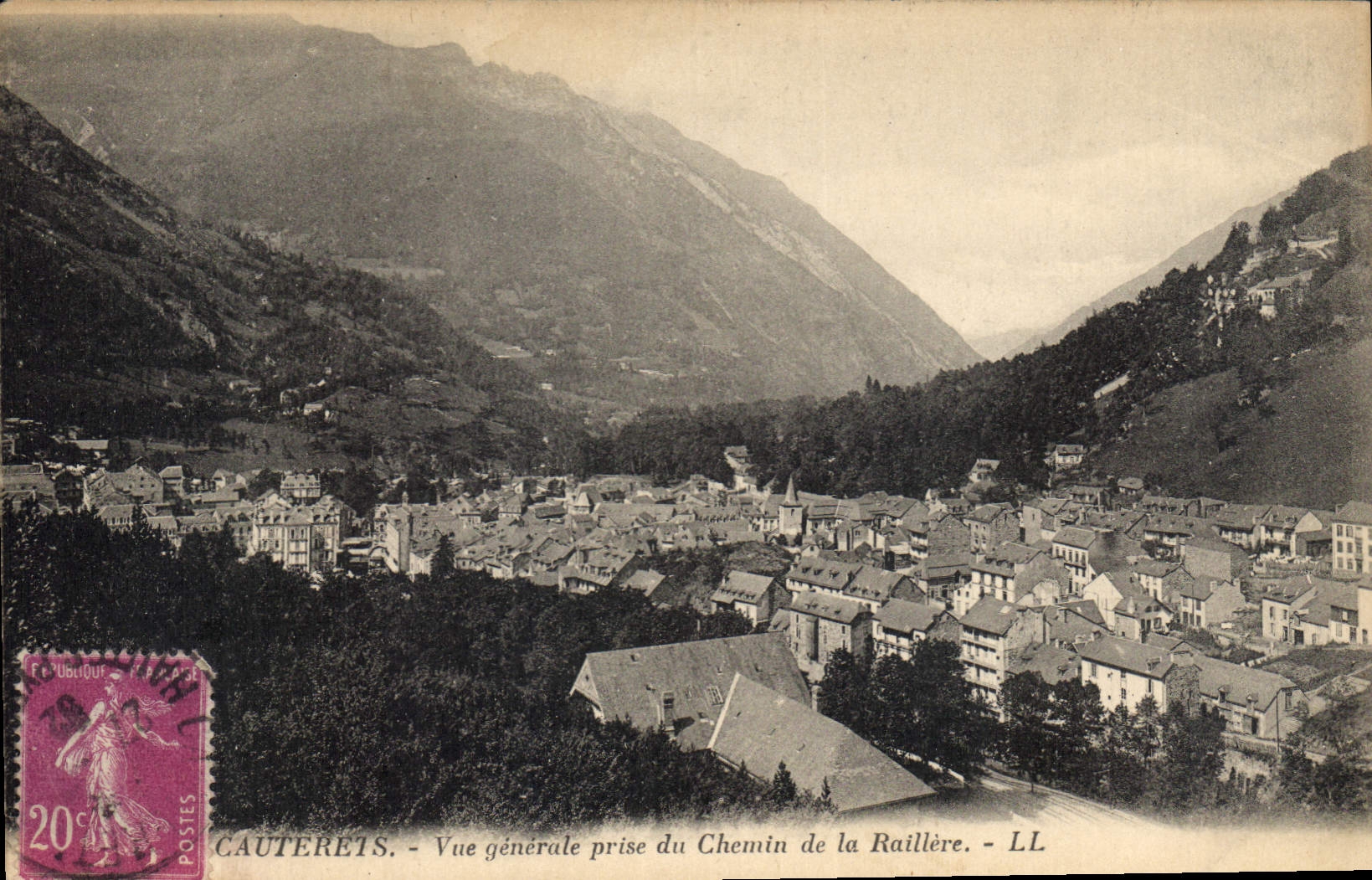Cauterets - Vue générale prise du Chemin de la Raillère - LL
