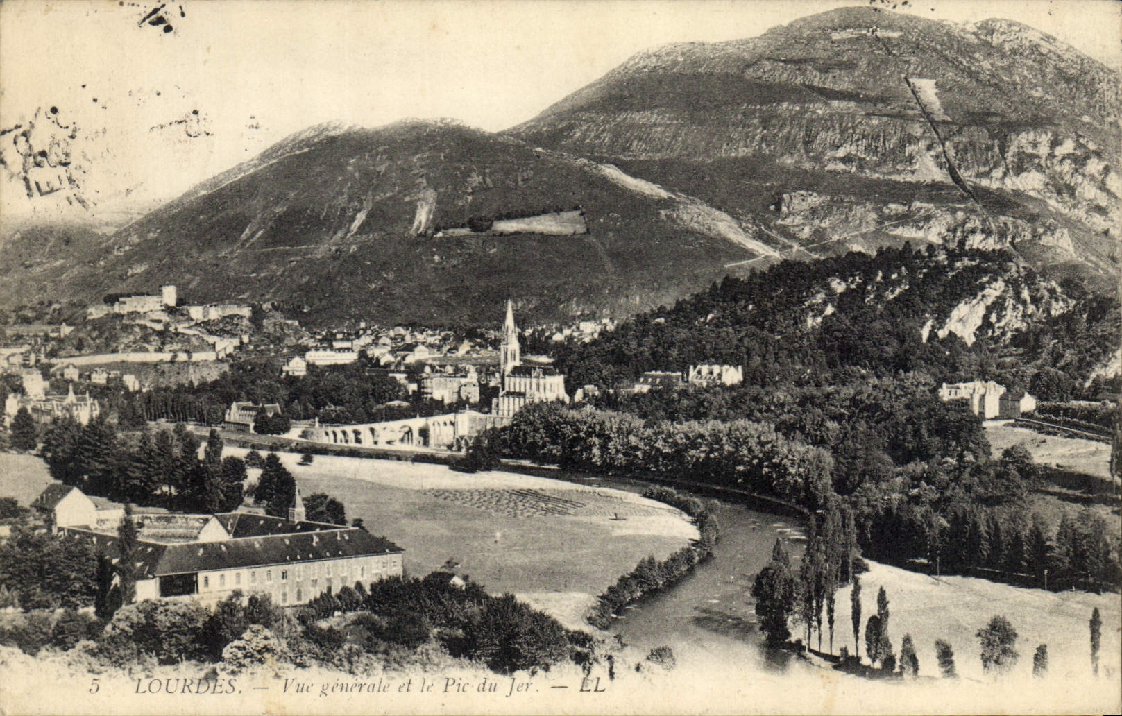 CPA Lourdes Vue generale et le Pic du Jer 