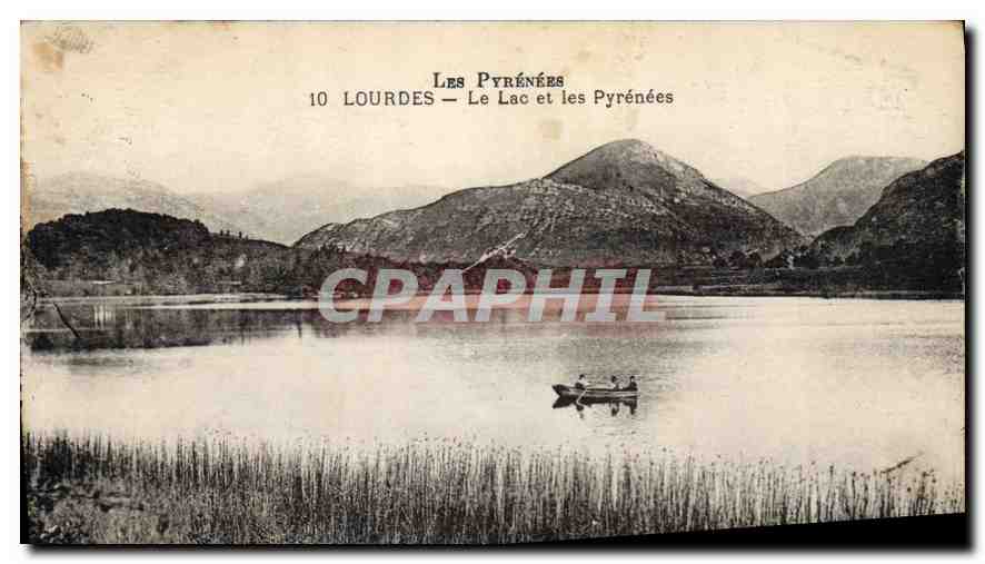 CPA Les Pyrenees Lourdes Le Lac et les Pyrenees 