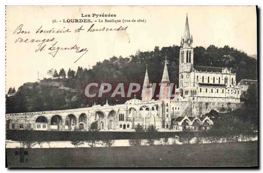 CPA Les Pyrenees Lourdes La Basilique vue de Cote 