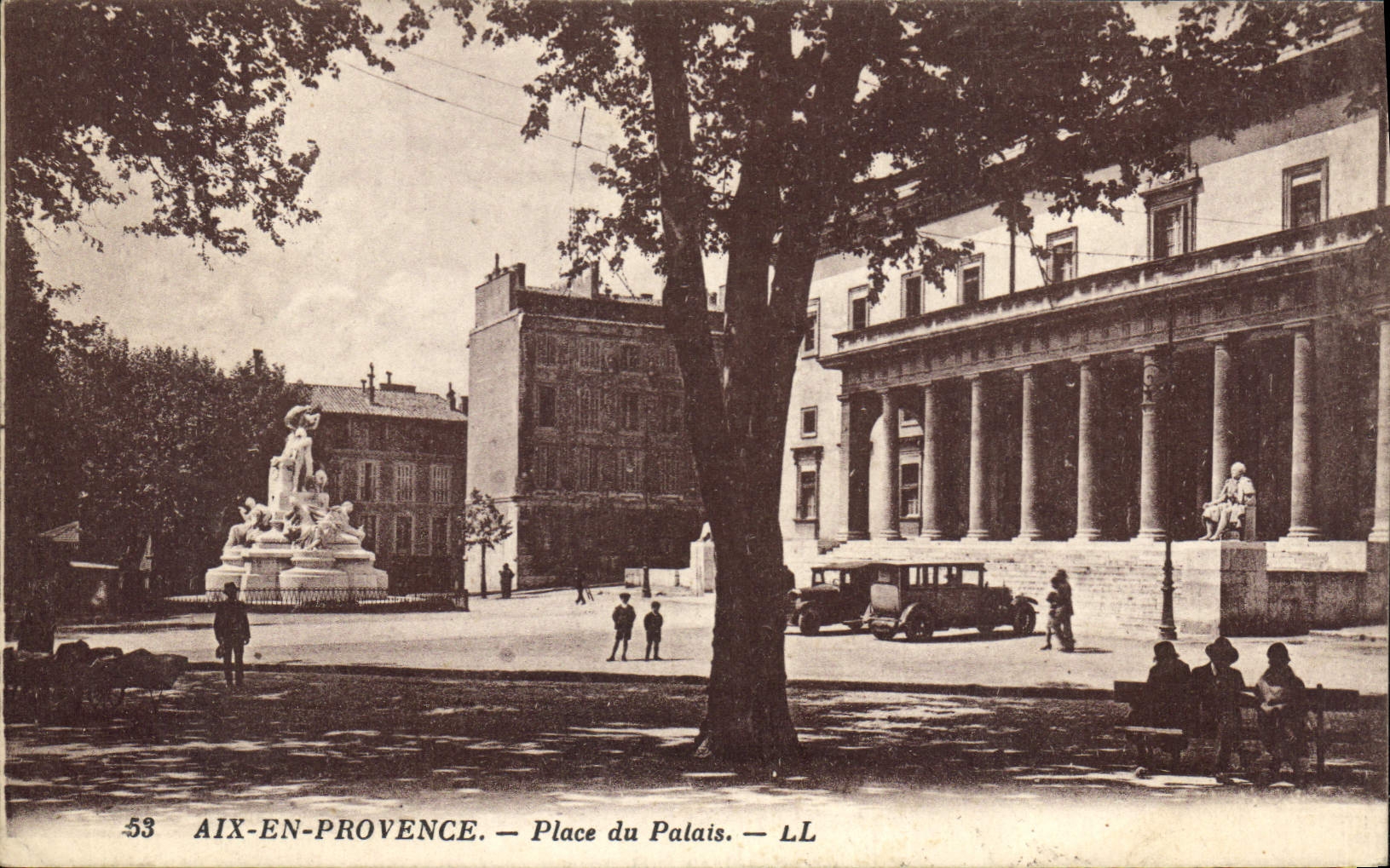 Aix-en-Provence — Place du Palais — LL