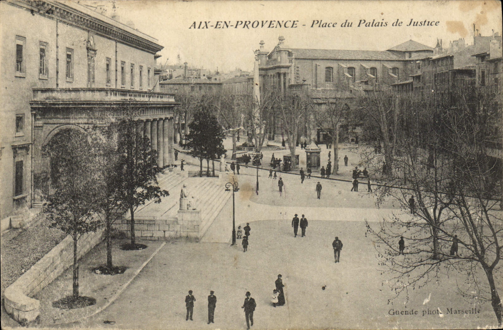 AIX-EN-PROVENCE - Place du Palais de Justice — Guende phot. Marseille